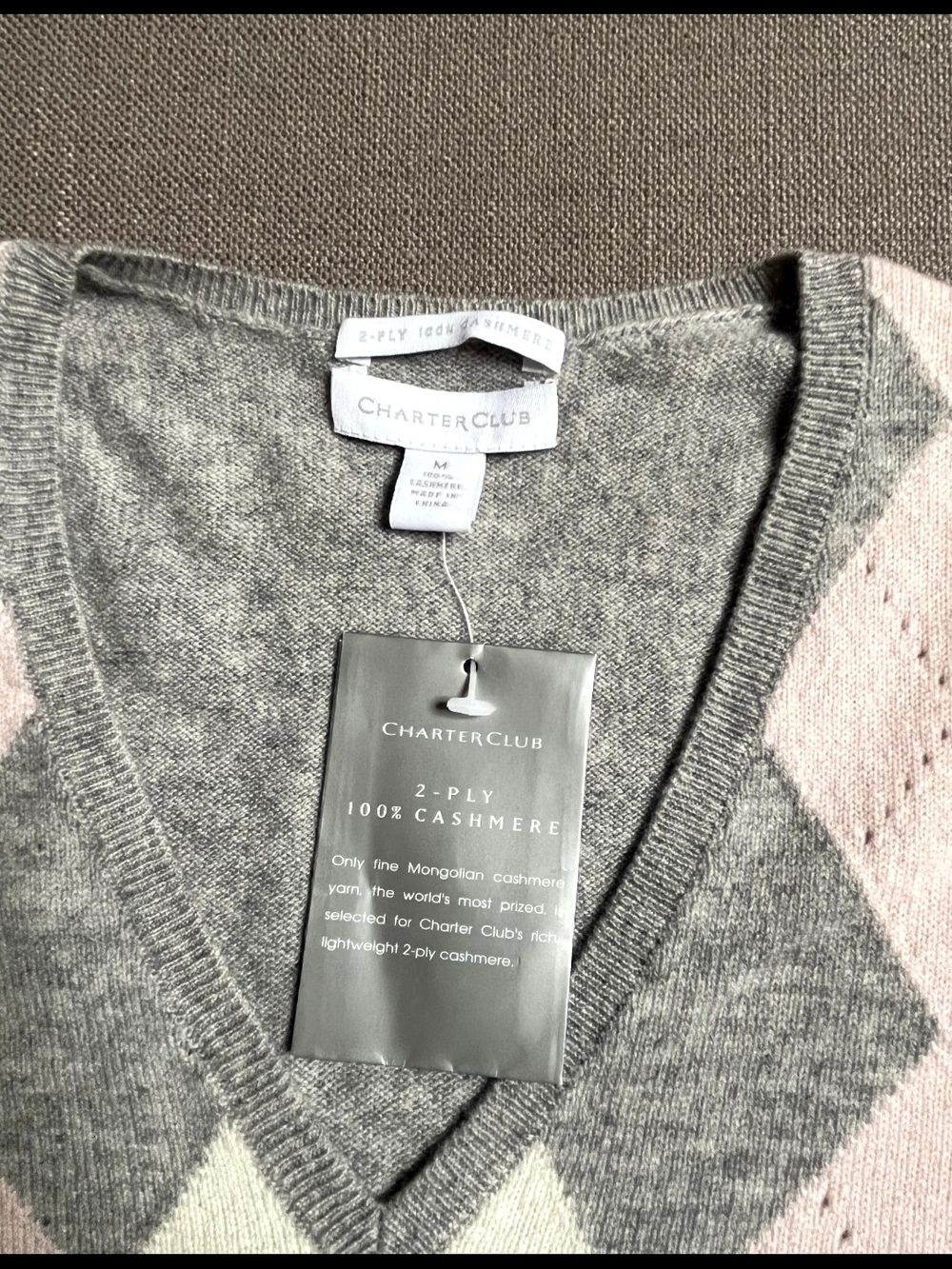 NWT Charter Club Grey V-Neck Argyle Sweater with Pink & Cream Diamonds, Size M - Picture 2 of 3